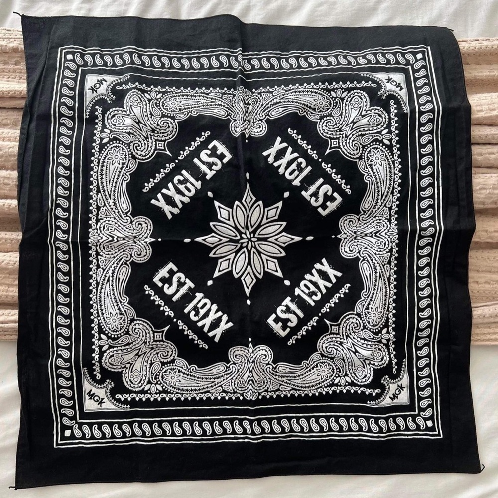 Machine Gun Kelly 🍅 Mainstream Sellout Tour Bandana
